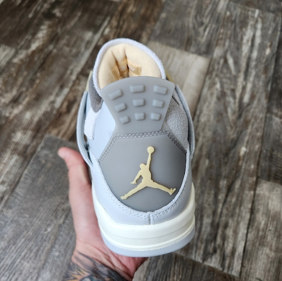 Nike Air Jordan 4 Retro SE Craft Photon Dust - Picture 7 of 9